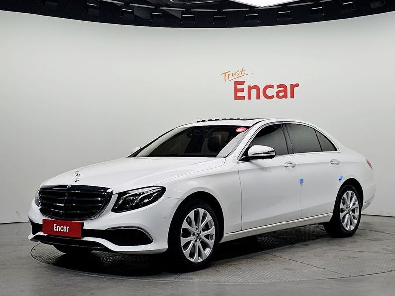 2020 Mercedes-Benz E-Class E300 4MATIC Exclusive photo 1