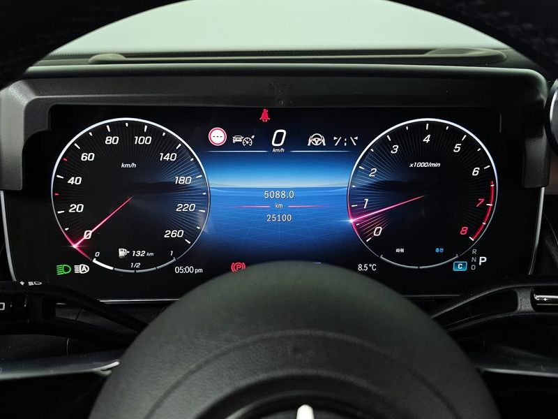 2023 Mercedes-Benz C-Class GLC300 4MATIC AMG Line photo 8