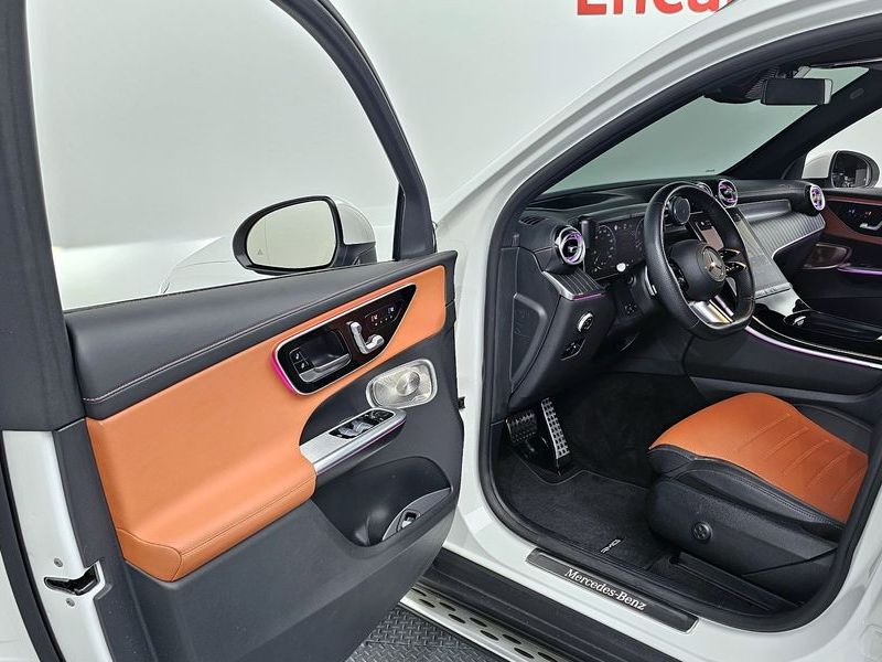 2023 Mercedes-Benz C-Class GLC300 4MATIC AMG Line photo 10