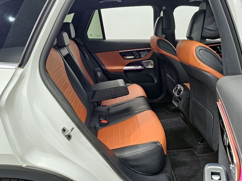 2023 Mercedes-Benz C-Class GLC300 4MATIC AMG Line photo 12