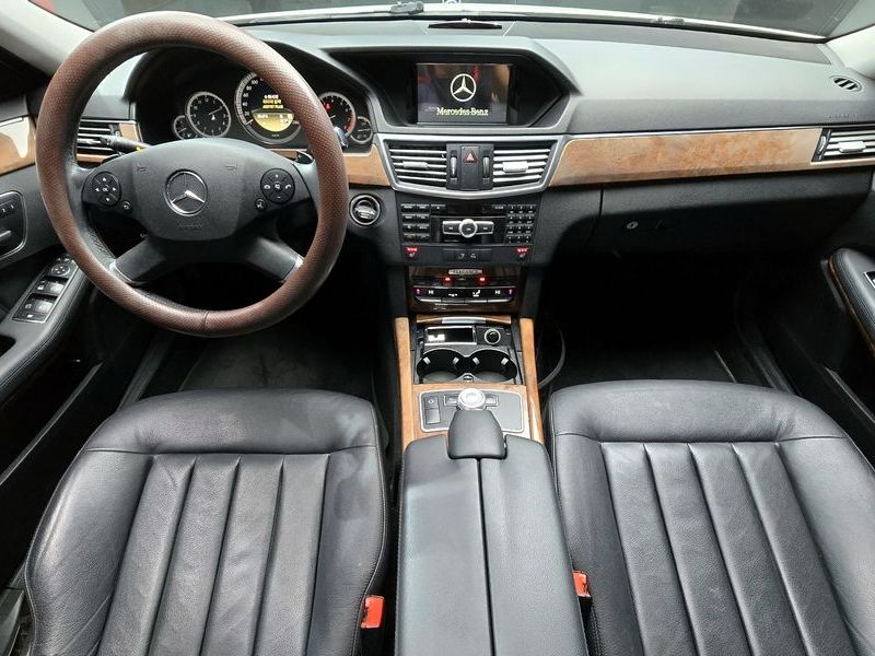2012 Mercedes-Benz E-Class E300 Elegance photo 7