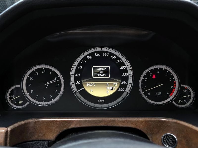 2012 Mercedes-Benz E-Class E300 Elegance photo 8