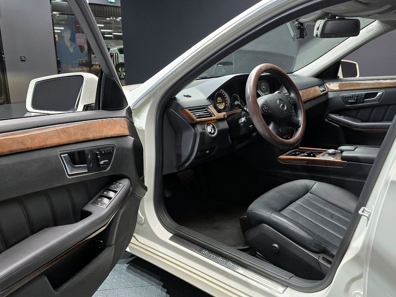 2012 Mercedes-Benz E-Class E300 Elegance photo 11