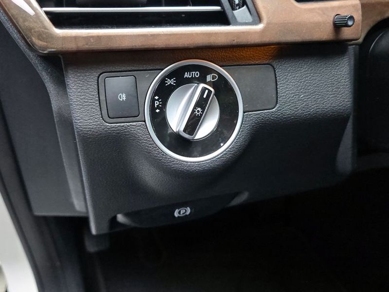 2012 Mercedes-Benz E-Class E300 Elegance photo 13