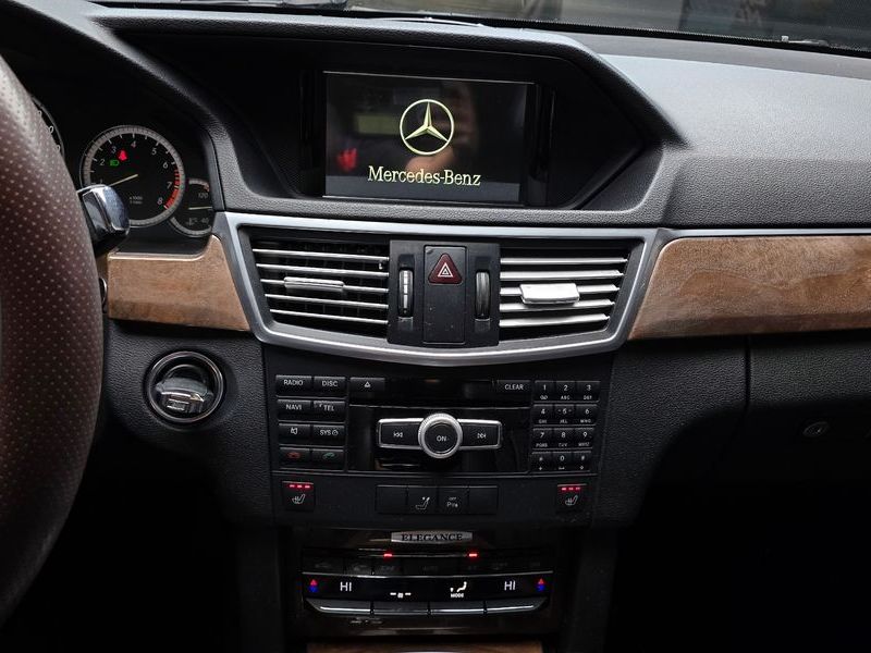 2012 Mercedes-Benz E-Class E300 Elegance photo 15