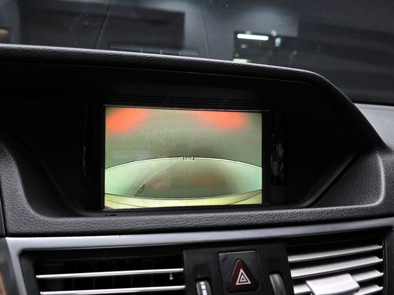2012 Mercedes-Benz E-Class E300 Elegance photo 16