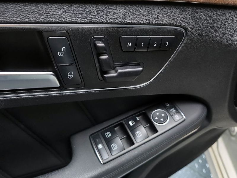 2012 Mercedes-Benz E-Class E300 Elegance photo 18