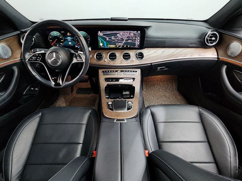 2021 Mercedes-Benz E-Class E300e 4MATIC Exclusive photo 7