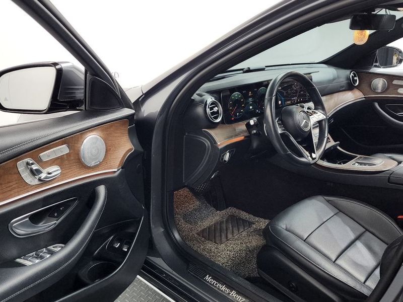 2021 Mercedes-Benz E-Class E300e 4MATIC Exclusive photo 10