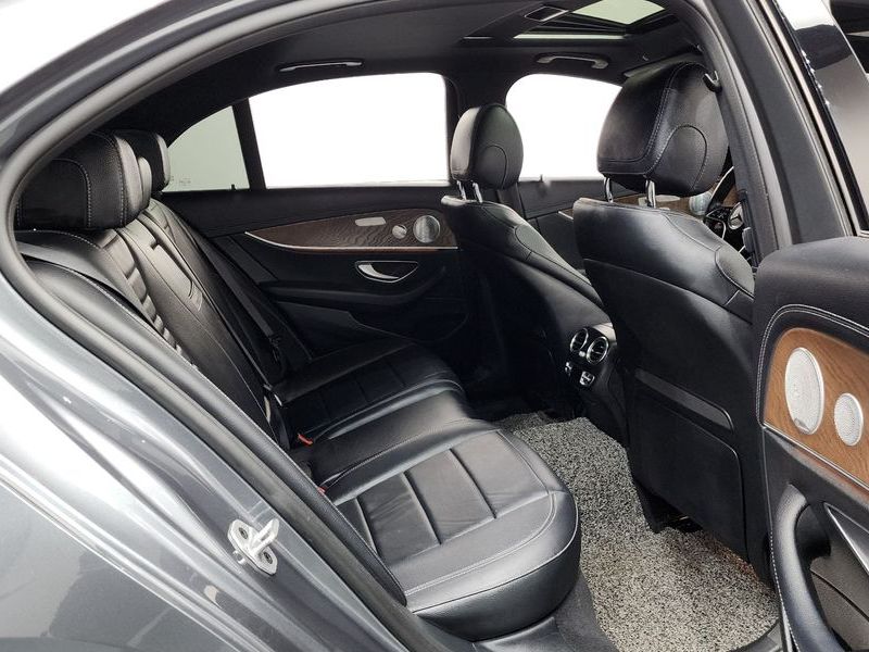 2021 Mercedes-Benz E-Class E300e 4MATIC Exclusive photo 12