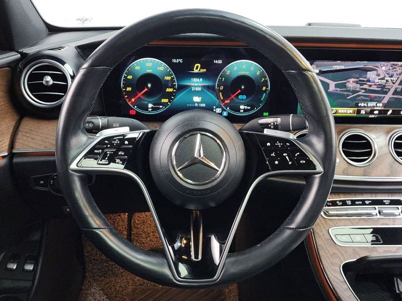2021 Mercedes-Benz E-Class E300e 4MATIC Exclusive photo 13