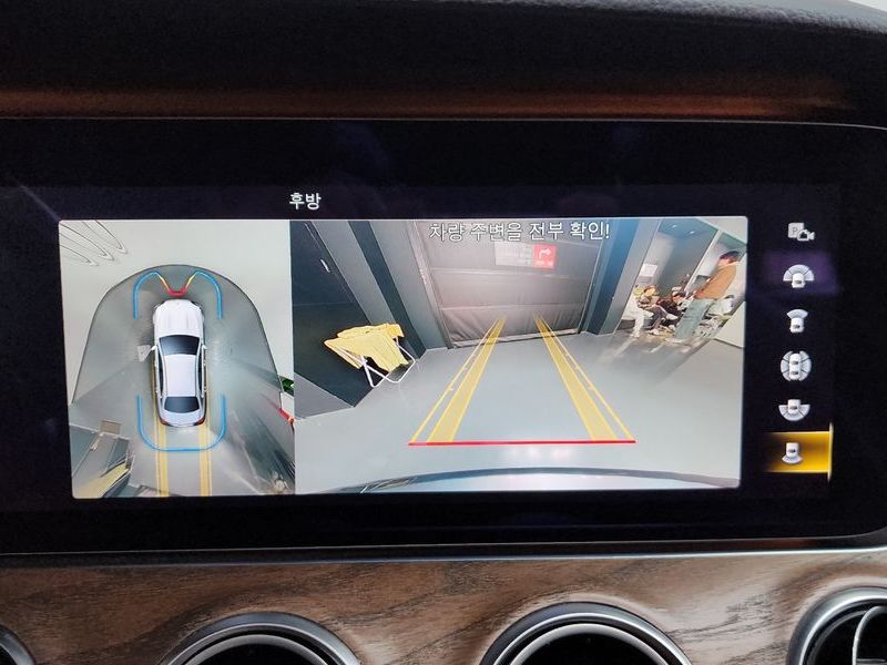 2021 Mercedes-Benz E-Class E300e 4MATIC Exclusive photo 15
