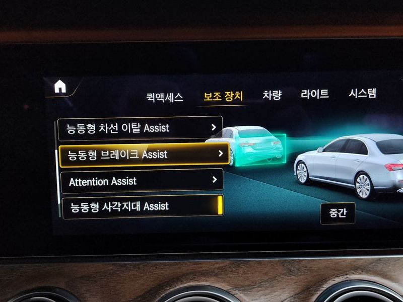 2021 Mercedes-Benz E-Class E300e 4MATIC Exclusive photo 16