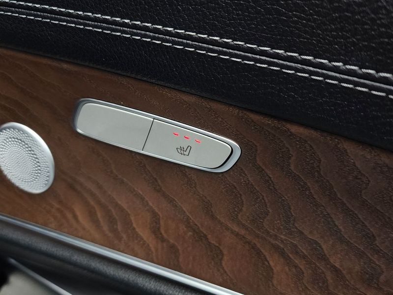 2021 Mercedes-Benz E-Class E300e 4MATIC Exclusive photo 18