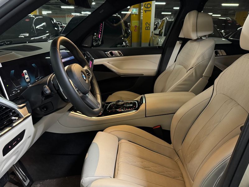2026 BMW X5 xDrive 40i M Sport photo 10