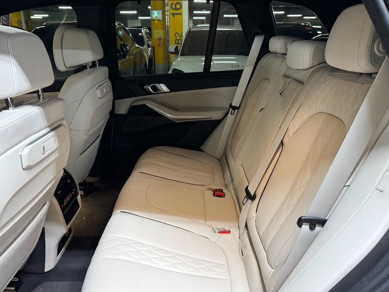 2026 BMW X5 xDrive 40i M Sport photo 11