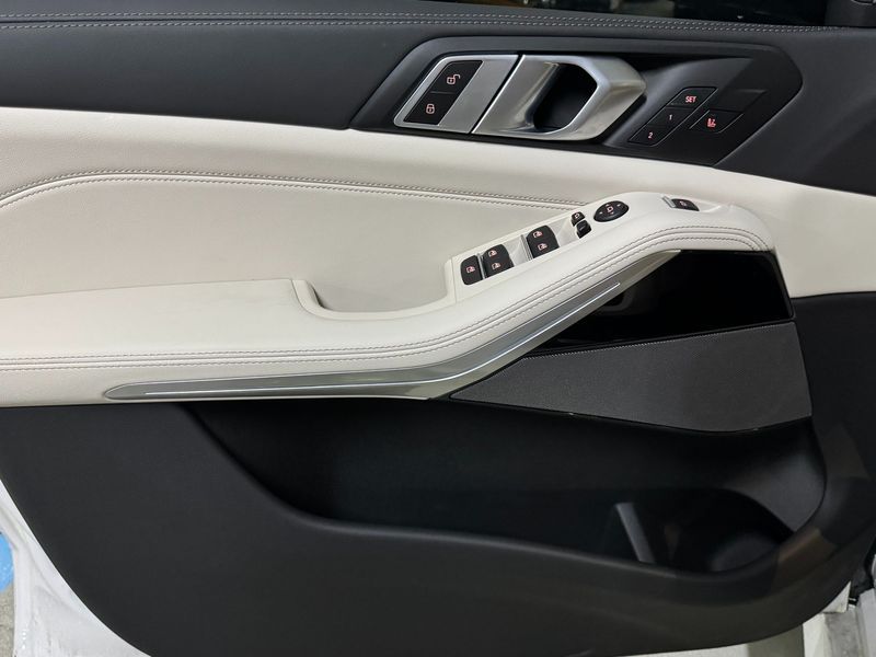 2026 BMW X5 xDrive 40i M Sport photo 12