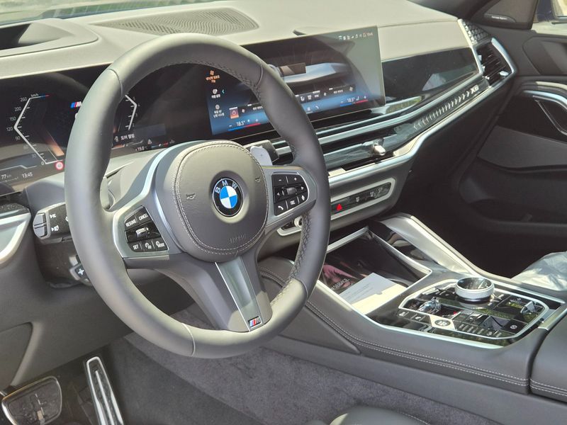 2026 BMW X6 xDrive40i M Sport photo 7