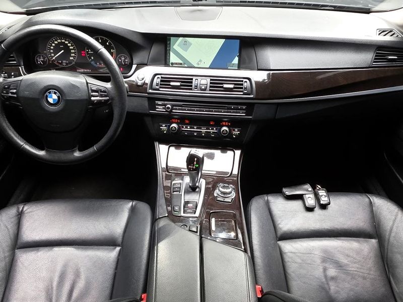 2012 BMW 5 Series 520d photo 7