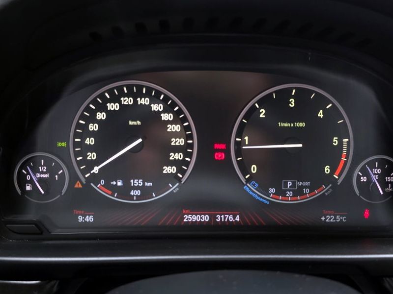 2012 BMW 5 Series 520d photo 8