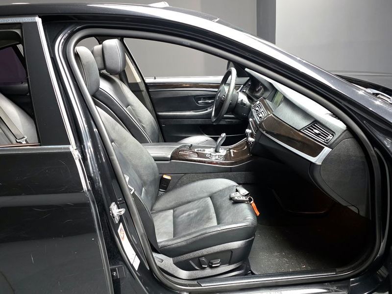 2012 BMW 5 Series 520d photo 11