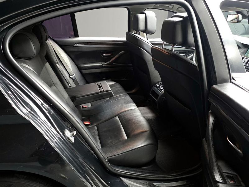 2012 BMW 5 Series 520d photo 12
