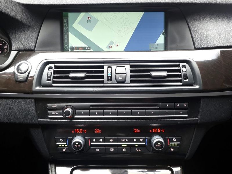 2012 BMW 5 Series 520d photo 15
