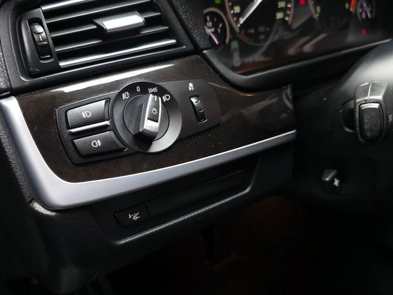 2012 BMW 5 Series 520d photo 18