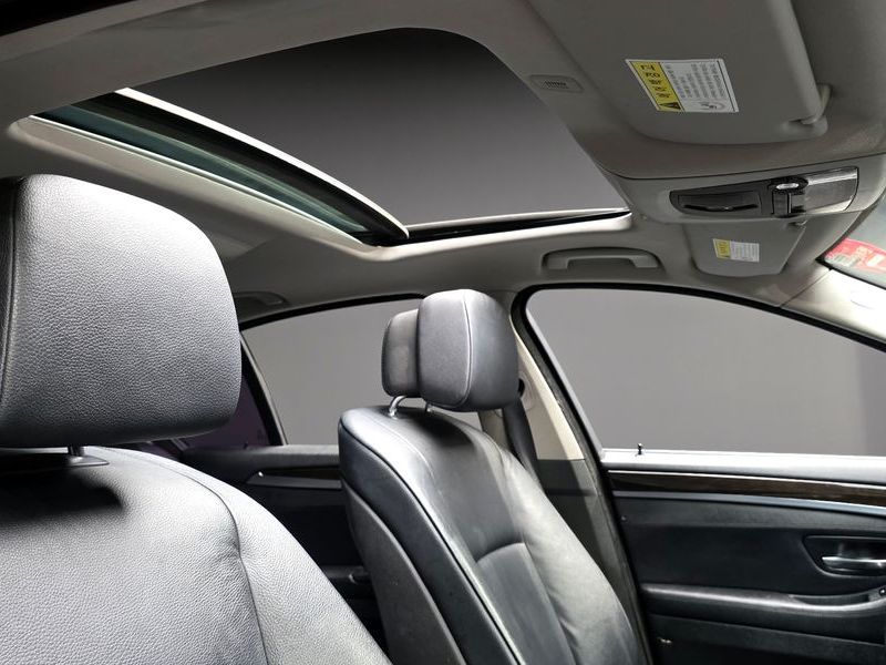 2012 BMW 5 Series 520d photo 20