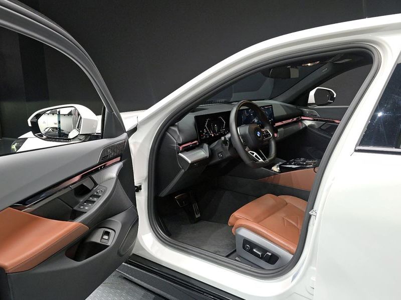 2025 BMW 5 Series 530i xDrive M Sport Pro Special Edition photo 10