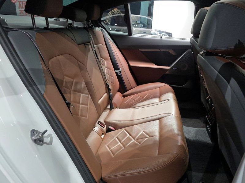 2025 BMW 5 Series 530i xDrive M Sport Pro Special Edition photo 11