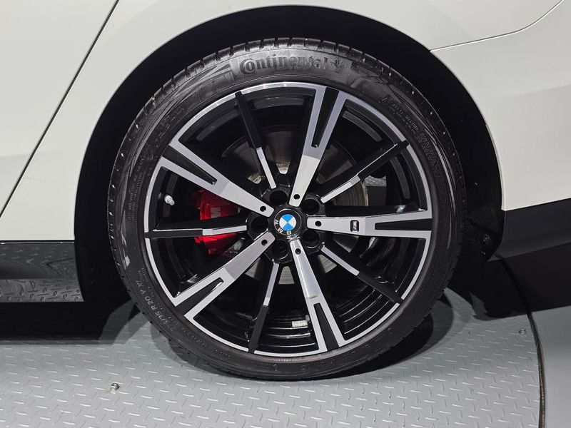 2025 BMW 5 Series 530i xDrive M Sport Pro Special Edition photo 21