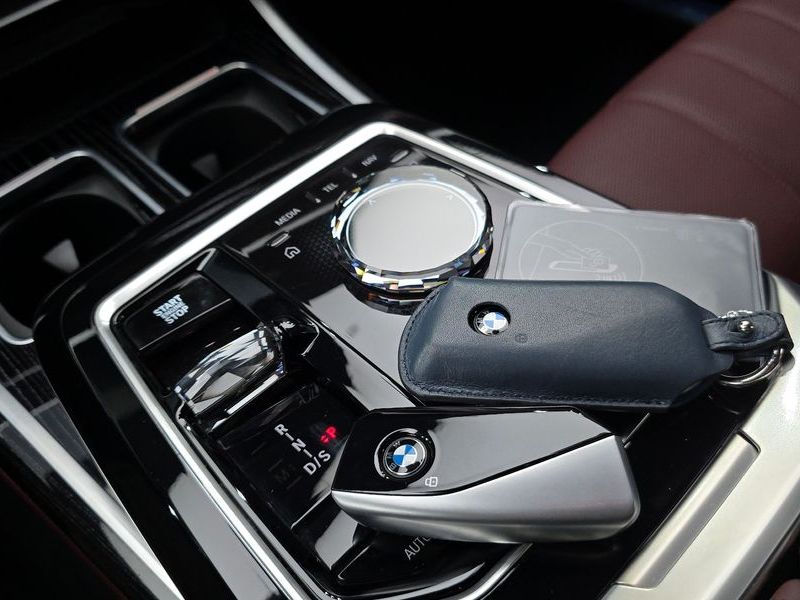 2025 BMW 7 Series 740d xDrive M Sport photo 9