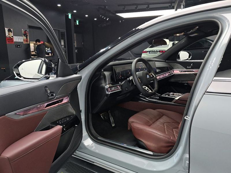 2025 BMW 7 Series 740d xDrive M Sport photo 10