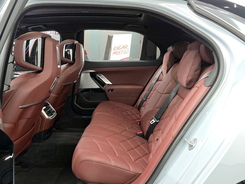 2025 BMW 7 Series 740d xDrive M Sport photo 12