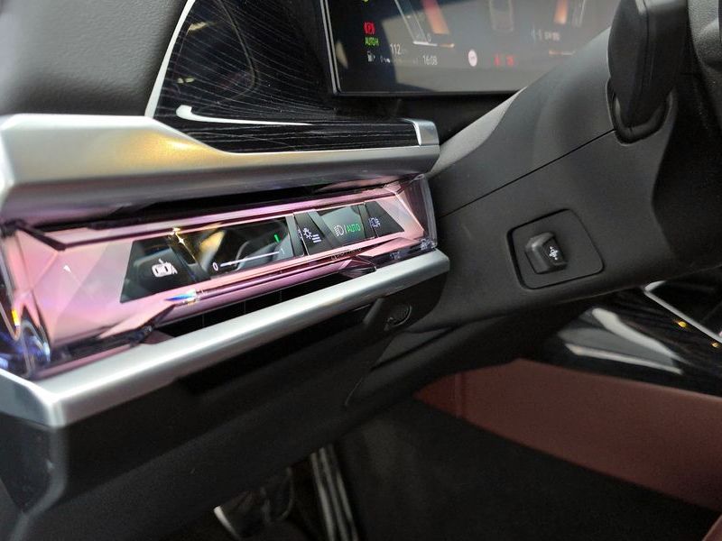 2025 BMW 7 Series 740d xDrive M Sport photo 17