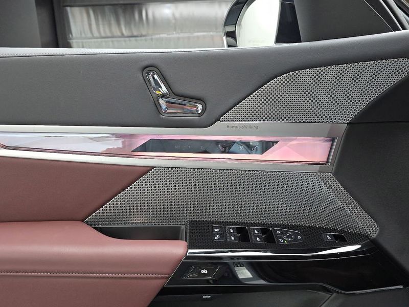 2025 BMW 7 Series 740d xDrive M Sport photo 24
