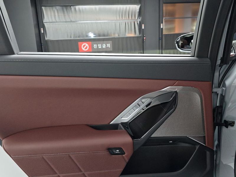 2025 BMW 7 Series 740d xDrive M Sport photo 25