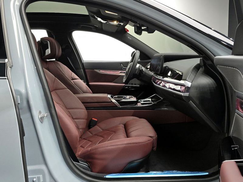 2025 BMW 7 Series 740d xDrive M Sport photo 26