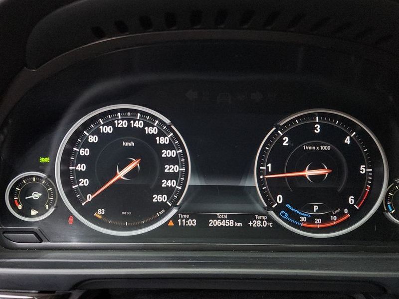 2013 BMW 5 Series 525d photo 8