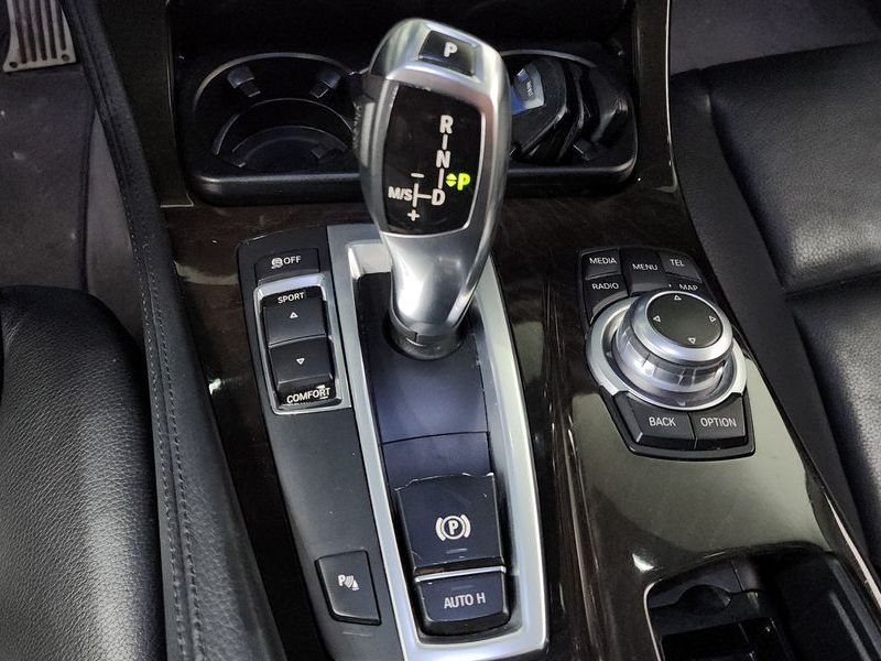 2013 BMW 5 Series 525d photo 9