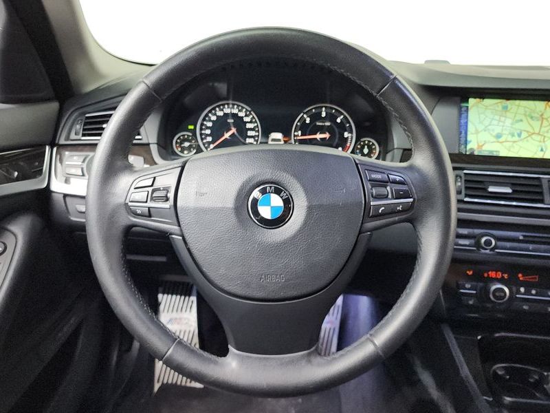2013 BMW 5 Series 525d photo 12