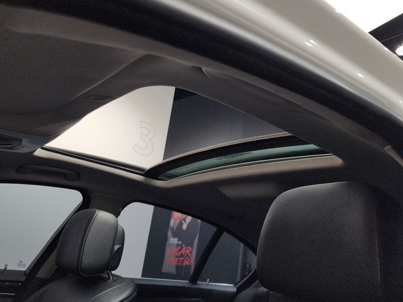 2013 BMW 5 Series 525d photo 16