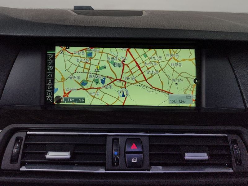 2013 BMW 5 Series 525d photo 17