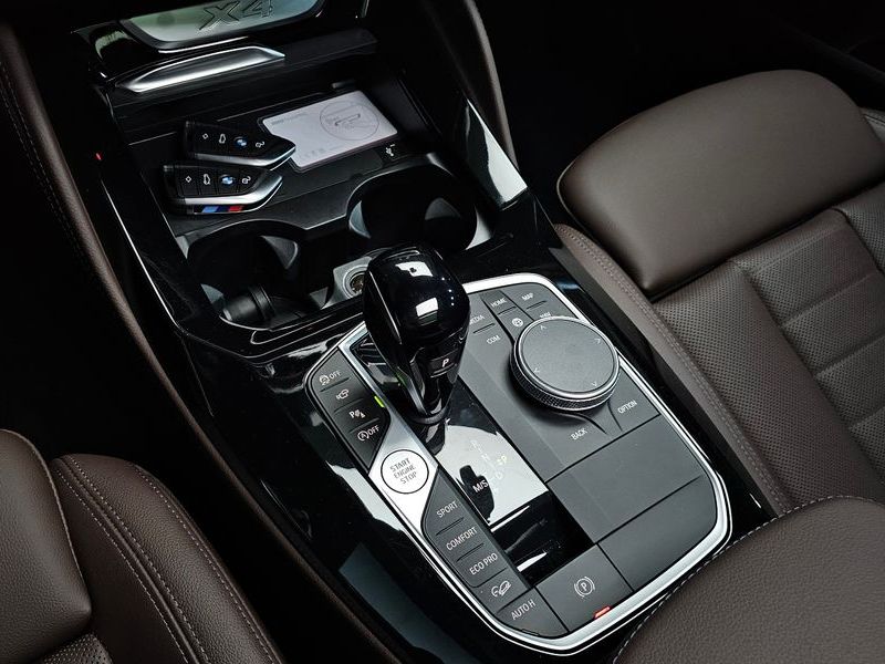 2025 BMW X4 xDrive20d M Sport photo 9