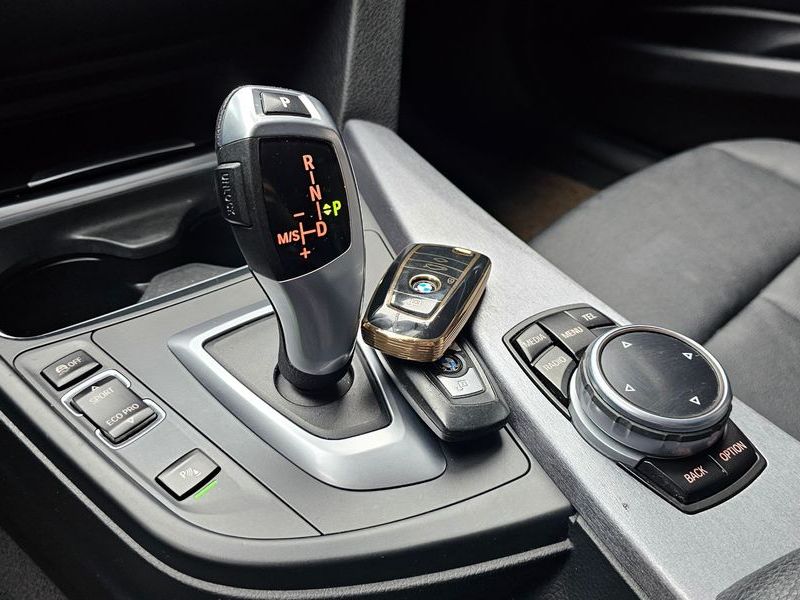 2014 BMW 3 Series 320d photo 9
