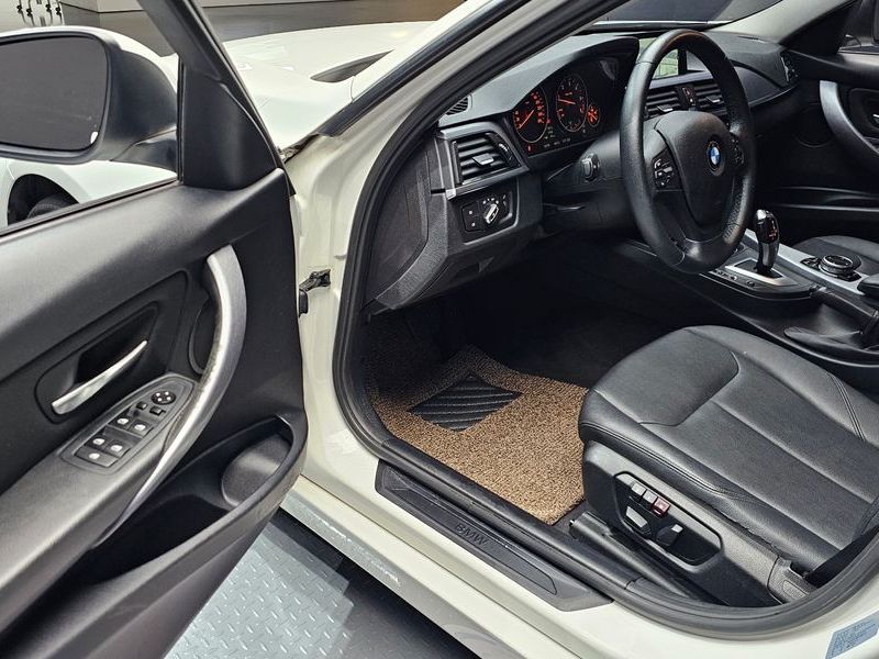 2014 BMW 3 Series 320d photo 10