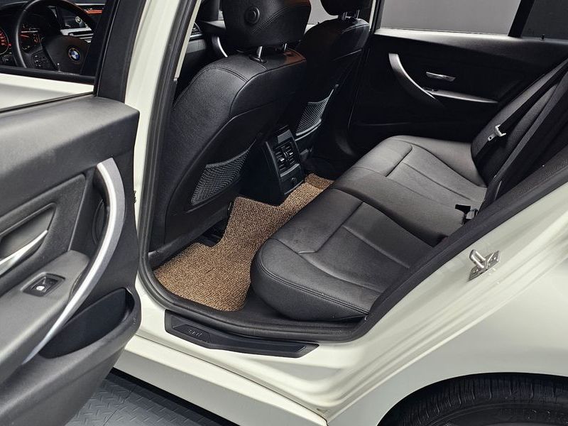 2014 BMW 3 Series 320d photo 12