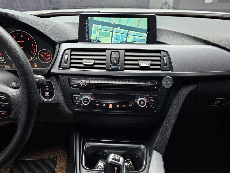 2014 BMW 3 Series 320d photo 13