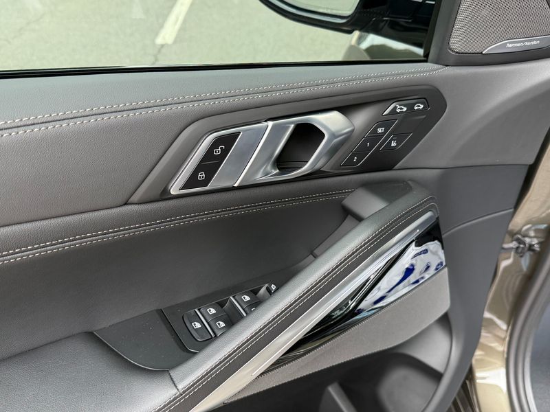 2026 BMW X6 xDrive40d M Sport Online Exclusive photo 7